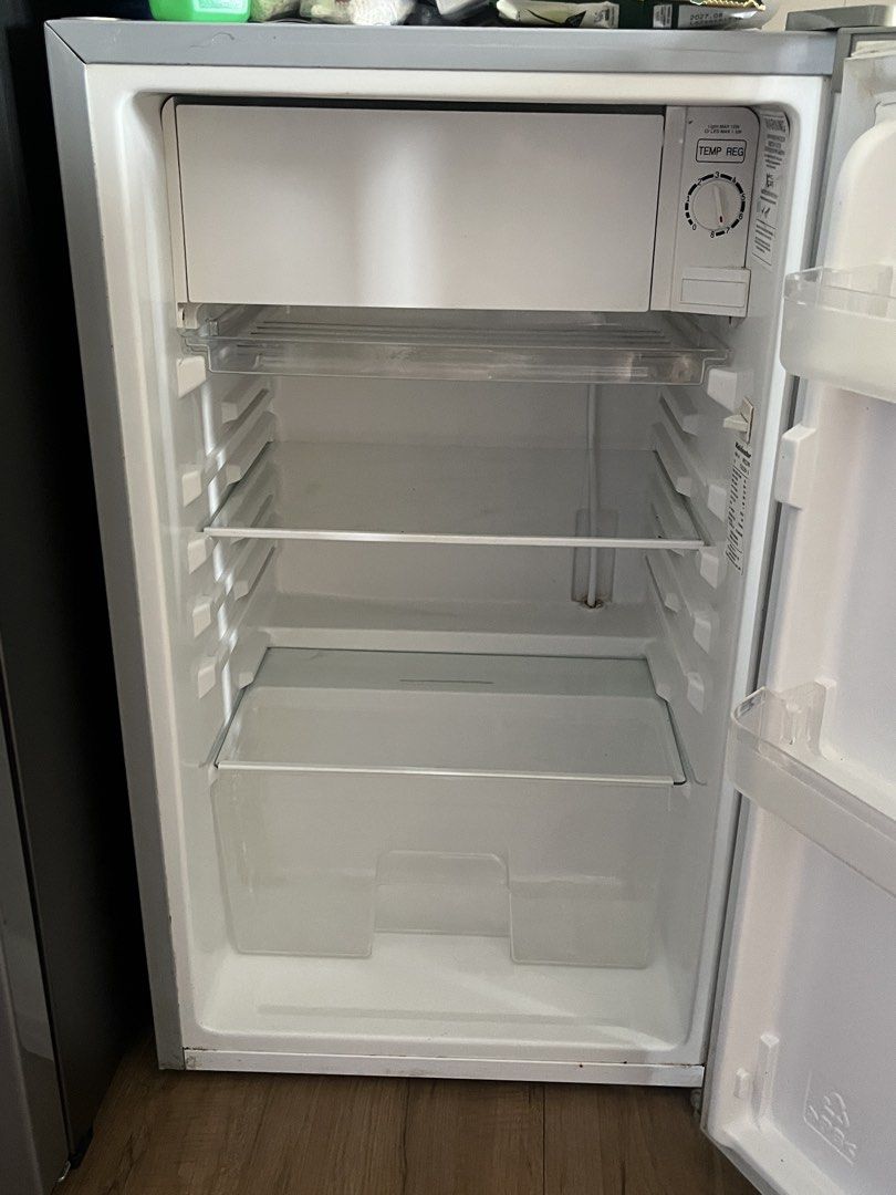 [Needs fixing] Kelvinator KPR121MN 100L Refrigerator (Category: Refrigerators and Freezers) located in Taguig. Submitted by albm.business (Listing ID 1469909809, Image 2). Description: - Brand: Kelvinator - Model: KPR121MN - Capacity: 100 Liters (single door mini fridge) - Color: Silver exterior with clean white interior - Features: Removable glass shelves, crisper drawer, and door bins - Temperature Control: Adjustable dial located inside at the
