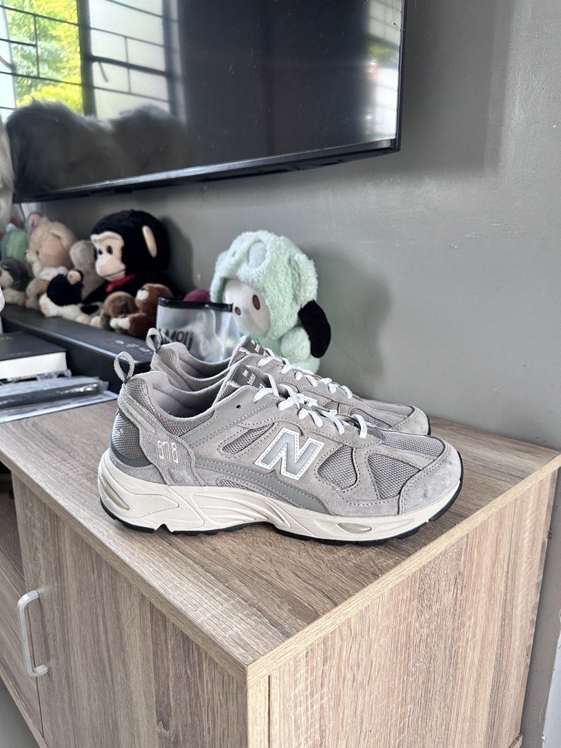 New balance 878 (Category: Casual Shoes) located in Manila. Submitted by nilodanzcuadra (Listing ID 1469817275, Image 1). Description: Size 9.5 mens Like new condition Loc: north caloocan.