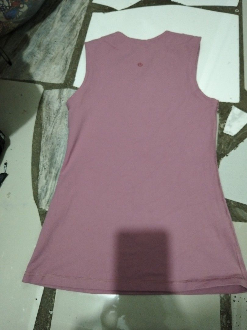 Lululemon (Category: Sleeveless) located in El Salvador. Submitted by francheskaukayukay (Listing ID 1469856081, Image 3). Description: .