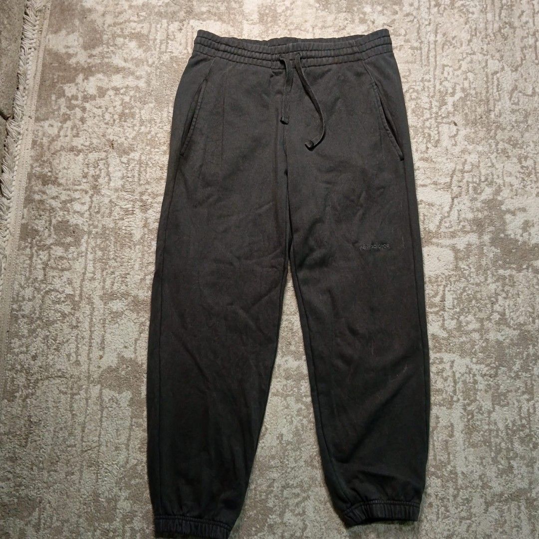 New Balance Jogger Pants Size M (Category: Joggers) located in Llanera. Submitted by baka_thriftmo (Listing ID 1469841350, Image 1). Description: Need Wash Excellent Condition 👍🏻 No issue Asa picture Details Mod Of Payment Via Gcash Courier J&T +Shipping fee.