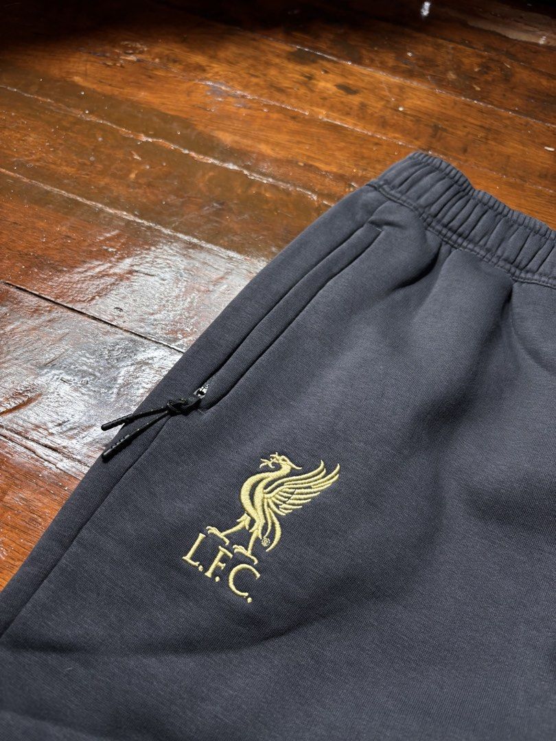 New Balance Liverpool sweatpants (Category: Joggers) located in Manila. Submitted by earlylifecrisis (Listing ID 1469864977, Image 2). Description: Sz Medium Condition 9.5/10 Measure it by inch Waist 14.5 Length 41.5 Leg Opening 6.5 •Refund / Returns not allowed allowed •Please do check the dimensions size on labels sometimes are not accurate on the sizing •Ask me before purchasing.