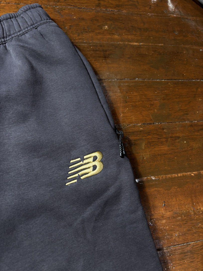 New Balance Liverpool sweatpants (Category: Joggers) located in Manila. Submitted by earlylifecrisis (Listing ID 1469864977, Image 3). Description: Sz Medium Condition 9.5/10 Measure it by inch Waist 14.5 Length 41.5 Leg Opening 6.5 •Refund / Returns not allowed allowed •Please do check the dimensions size on labels sometimes are not accurate on the sizing •Ask me before purchasing.