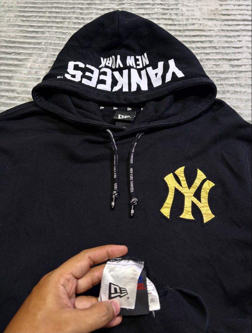 New Era “new york Yankees” jacket (Category: Coats, Jackets and Outerwear) located in Kawit. Submitted by samfuentebella09 (Listing ID 1469862616, Image 3). Description: NEW ERA “NY YANKEES” HOODIE JACKET✅ ▪️Size LARGE on tag✅ ▪️Width”23 x 28”Length✅ ▪️Excellent Condition 9/10✅ ▪️Color Rate 10/10✅ ▪️Good As New✅ Add sf💸 Pm🔑.