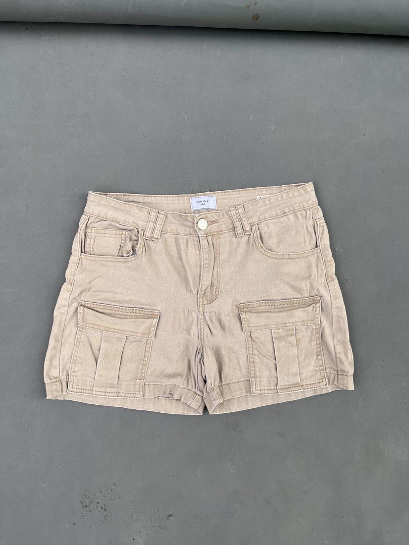 NEW MAX UTILITY CARGO SHORT (Category: Shorts) located in Quezon City. Submitted by kentstuff (Listing ID 1469903734, Image 1). Description: NEW MAX Waist: 33-38 Length: 14.5 Leg opening: 11 Condition: Excellent CR: 9/10 Issue: ❌ DISCLAIMER: This is a thrifted item. All brands, logos, and trademarks belong to their rightful owners. We’re here to rehome great pieces — no brand affiliation intended.