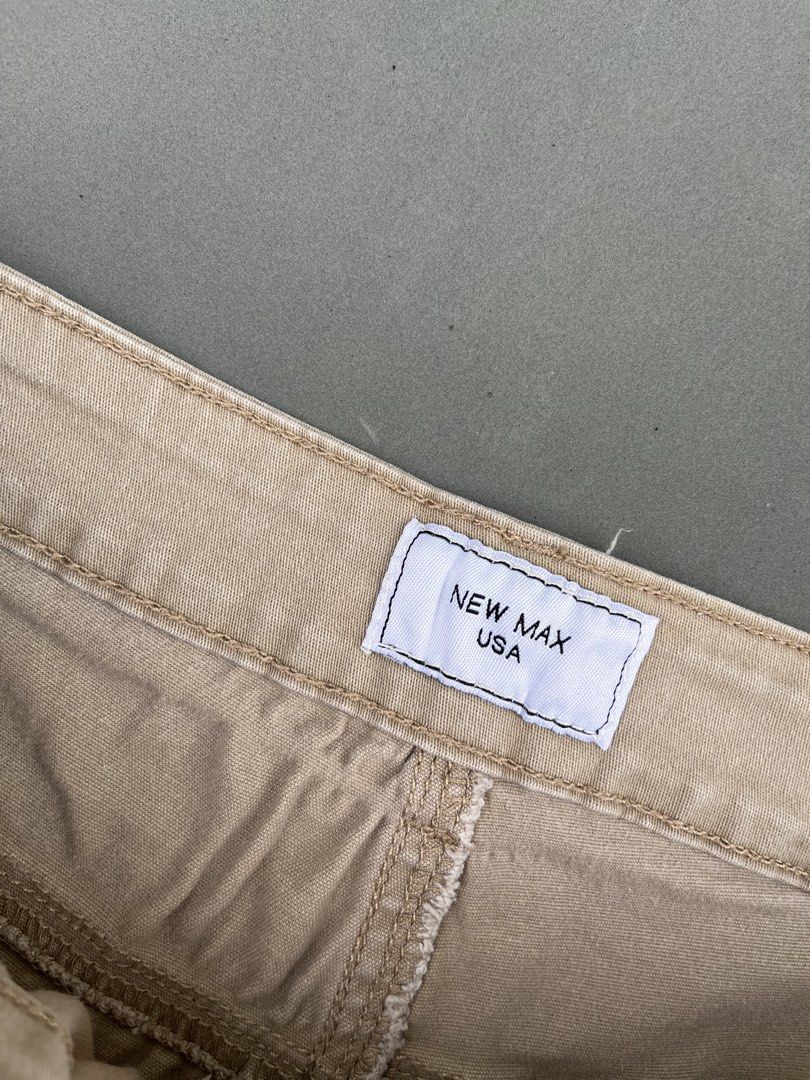NEW MAX UTILITY CARGO SHORT (Category: Shorts) located in Quezon City. Submitted by kentstuff (Listing ID 1469903734, Image 3). Description: NEW MAX Waist: 33-38 Length: 14.5 Leg opening: 11 Condition: Excellent CR: 9/10 Issue: ❌ DISCLAIMER: This is a thrifted item. All brands, logos, and trademarks belong to their rightful owners. We’re here to rehome great pieces — no brand affiliation intended.