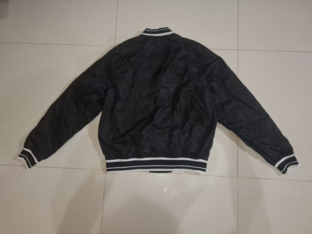 NFL x pull & bear las vegas raiders varsity bomber jacket (Category: Coats, Jackets and Outerwear) located in Narvacan. Submitted by jigger85_2ndaccount (Listing ID 1469878001, Image 3). Description: NFL x pull & bear las vegas raiders varsity bomber jacket like new 9.8/10 condition no issues size: medium on tag UK size dimes: 23 x 26 can fit to medium to semi xl bought in UK location: ilocos sur cab ship thru JNT or LBC.