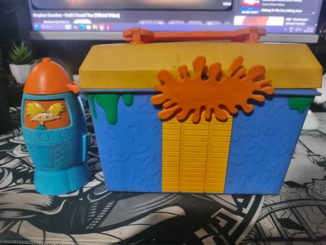 Nickelodeon x Jollibee Lunch Box (Category: Vintage Collectibles) located in Pasig City. Submitted by randomstuffs23 (Listing ID 1469803011, Image 1). Description: As is nasa picture condition For lalamove or pick up.