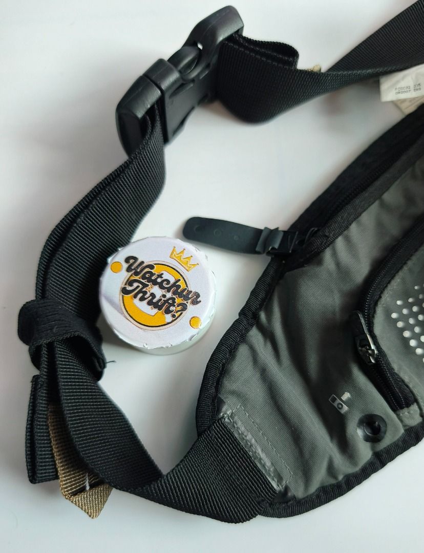 Nike 00s Running Hydration Waist Pack (Category: Belt bags, Clutches and Pouches) located in Manapla. Submitted by gentleturtle_3dc683 (Listing ID 1469921054, Image 2). Description: Nike 00s Running Hydration Waist Pack 💵 ₱ 449 📏 Size: 14 x 7 🎨 Color Rate: 9.5 /10 or better ✨ Condition: Excellent Pre-loved thrifted item. 💬 Message us for inquiries!.