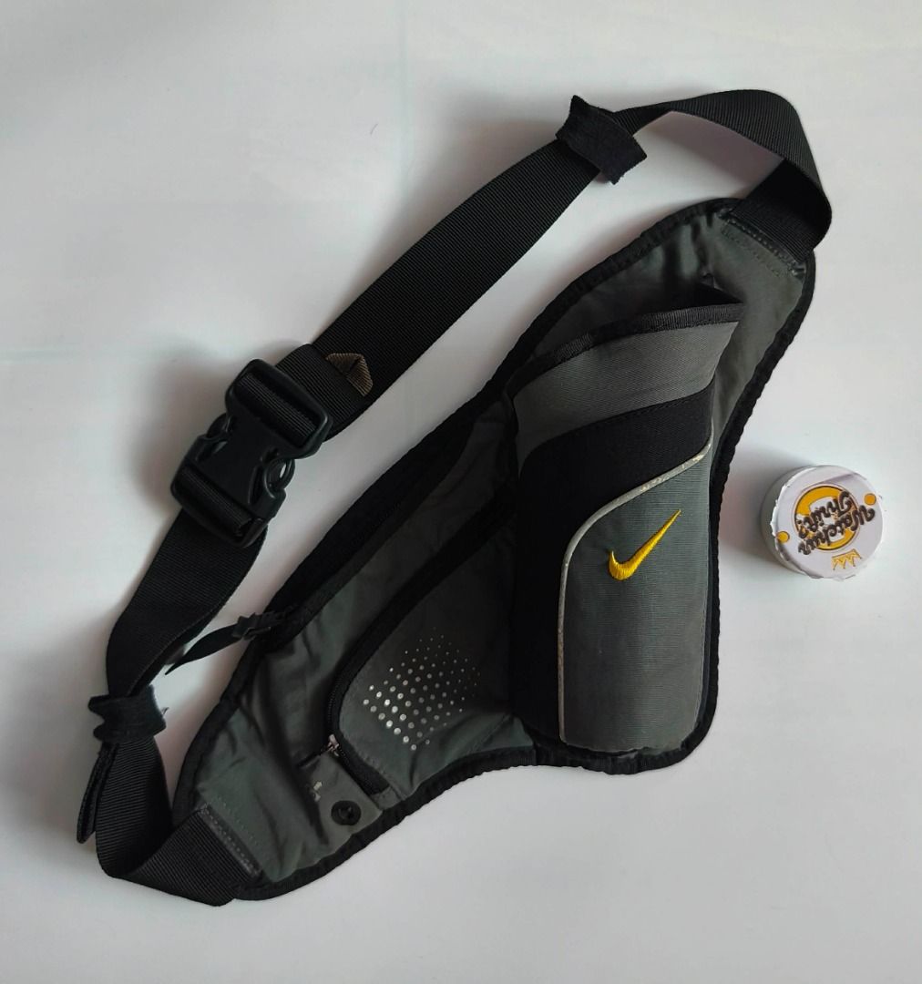 Nike 00s Running Hydration Waist Pack (Category: Belt bags, Clutches and Pouches) located in Manapla. Submitted by gentleturtle_3dc683 (Listing ID 1469921054, Image 1). Description: Nike 00s Running Hydration Waist Pack 💵 ₱ 449 📏 Size: 14 x 7 🎨 Color Rate: 9.5 /10 or better ✨ Condition: Excellent Pre-loved thrifted item. 💬 Message us for inquiries!.