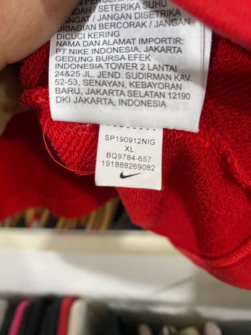Nike (Category: Hoodies) located in Cabuyao City. Submitted by jp-collection (Listing ID 1469796369, Image 3). Description: .