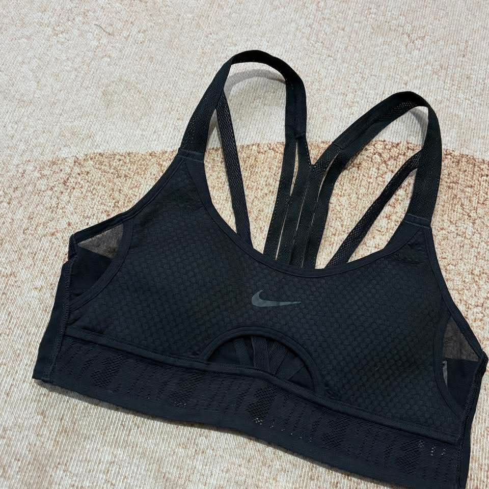 Nike adv (Category: Activewear) located in Manila. Submitted by justin.jeyeneyshop (Listing ID 1469908909, Image 2). Description: .