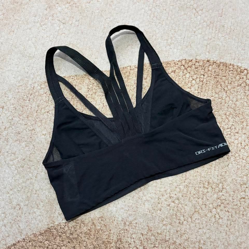 Nike adv (Category: Activewear) located in Manila. Submitted by justin.jeyeneyshop (Listing ID 1469908909, Image 3). Description: .
