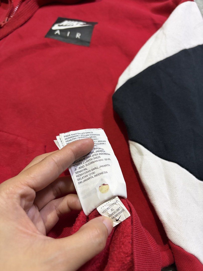 Nike air jacket (Category: Coats, Jackets and Outerwear) located in Kawit. Submitted by samfuentebella09 (Listing ID 1469864443, Image 3). Description: N1K3 AIR RED FULLZIP JACKET✅ ▪️Size XLARGE on tag✅ ▪️Width”24 x 27”Length✅ ▪️Excellent Condition 9/10✅ ▪️Color Rate 10/10✅ ▪️Good As New✅ Add sf💸 Pm🔑.