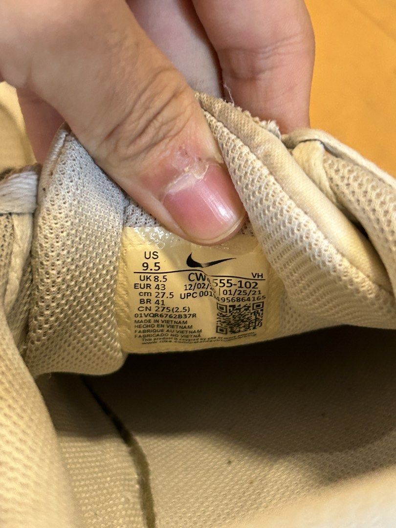 Nike Air Max Size US 9.5 White Black (Category: Sneakers) located in Manila. Submitted by lolem.ph (Listing ID 1469829198, Image 2). Description: .