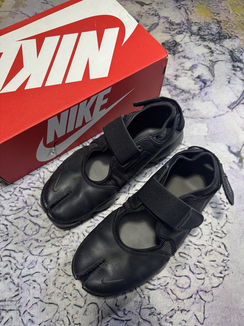 Nike air rift triple black (Category: Sandals) located in Marilao. Submitted by whocoppin (Listing ID 1469769931, Image 1). Description: Declutter Nike air rift triple black Size 8.5m with receipt commonwealth Good condition 4k.