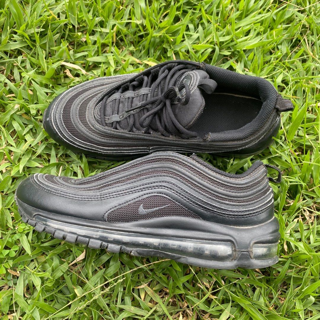 Nike Airmax 97 (Reflective) (Category: Sneakers & Footwear) located in Butuan. Submitted by gardenofjayden (Listing ID 1469802404, Image 3). Description: Nike Airmax 3pl Black 7.5us/ 40.5eur/ 7uk Used /Good condition Slightly Negotiable Pm for details 📩.