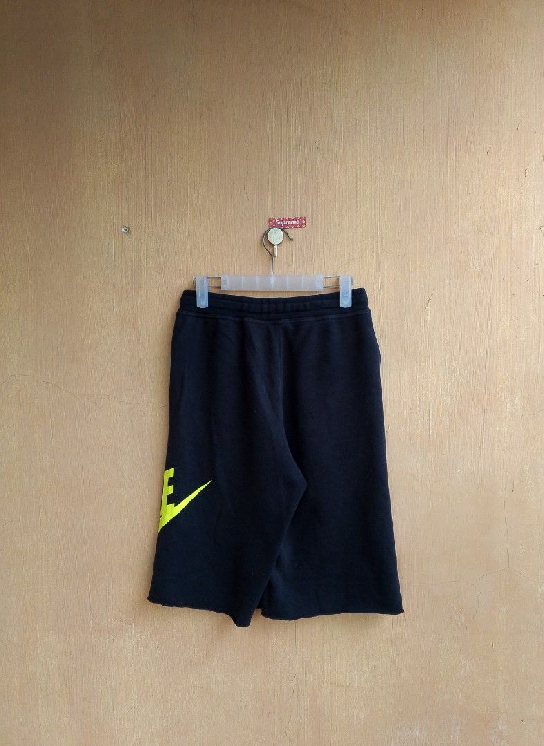 Nike Alumni Shorts 26/32 (Category: Shorts) located in Lipa City. Submitted by MEECHYTWO2TWO (Listing ID 1469801768, Image 3). Description: •NIKE ALUMNI SHORTS - Size: Xl / Best fit - Waistline: 26-32 ( Stretchable ) - Length: 22 / Leg Op: 11 - Location: Lipa City, Batangas - Excellent condition - Color rate: 9.5/10 - Additional sf +75 - Mop: GCASH/NO COD - Payment first tomorrow will be shipped.