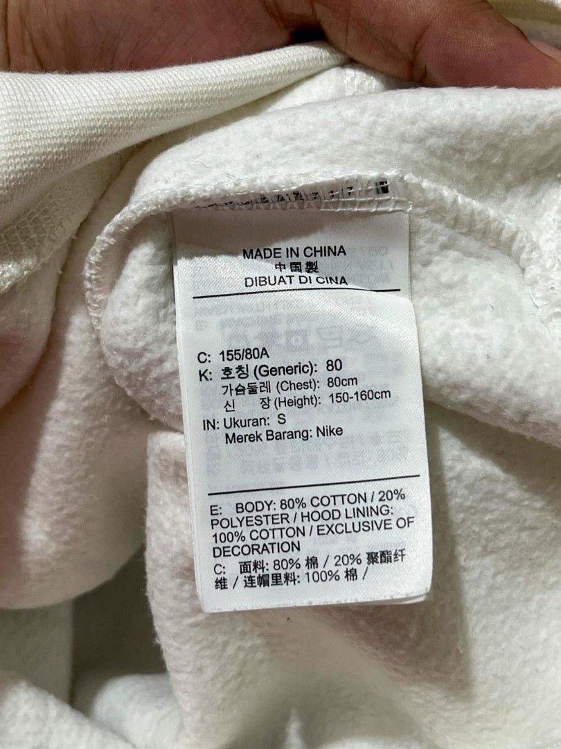 NIKE ANIMAL SWOOSH PULLOVER HOODIE (Category: Coats, Jackets and Outerwear) located in Davao. Submitted by blazing.rachel02 (Listing ID 1469888865, Image 3). Description: 24 x 26.5 (fits large) Color rate: 9.5/10 Excellent condition No issue Need wash only Can do VC with the actual item.