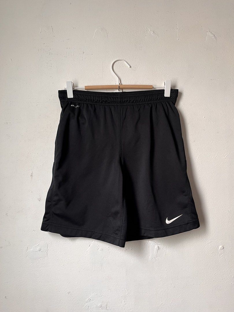 Nike Athletic shorts (Category: Activewear) located in Cagayan de Oro. Submitted by vigo999 (Listing ID 1469788457, Image 3). Description: Nike Athletic Short Size M Condition: Excellent Color rate: 10/10 No issues Dimes: 28-30x17 Hem: 12 .