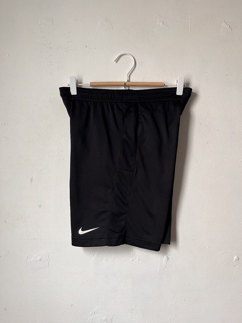 Nike Athletic shorts (Category: Activewear) located in Cagayan de Oro. Submitted by vigo999 (Listing ID 1469788457, Image 1). Description: Nike Athletic Short Size M Condition: Excellent Color rate: 10/10 No issues Dimes: 28-30x17 Hem: 12 .