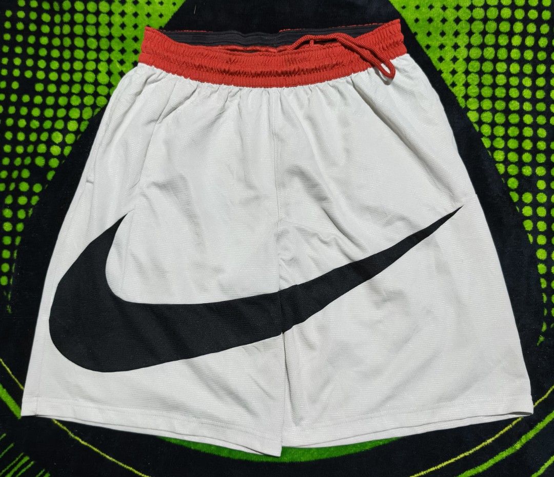 Nike Big Swoosh HBR (Category: Shorts) located in Camalig. Submitted by kim_finds (Listing ID 1469851314, Image 1). Description: 28-32W 20L Excellent.