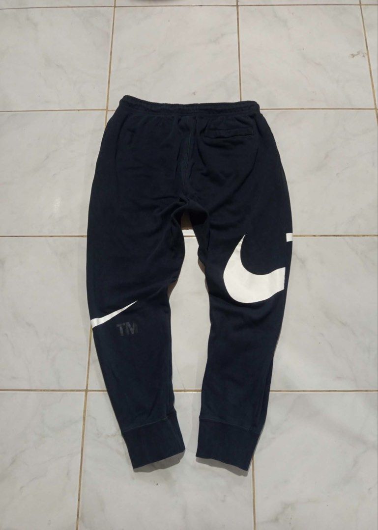 Nike big swoosh jogger (Category: Joggers) located in Tacloban City. Submitted by thrift.o.thrift (Listing ID 1469938165, Image 3). Description: 2XL Size 40 max width 39 length.