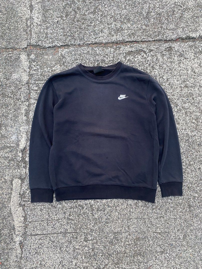 Nike Black Embroidered Logo Sweatshirt (Category: Coats, Jackets and Outerwear) located in Cavite. Submitted by johnrey0315 (Listing ID 1469937890, Image 1). Description: 24 x 27 LARGE - Semi XL NEED WASH ONLY CR - 9 / 10 .