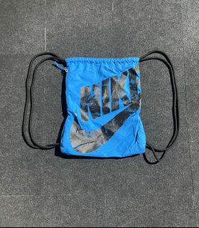 (Category: ) located in . Submitted by jahfindstreetwear (Listing ID 1469886572, Image 1). Description: .