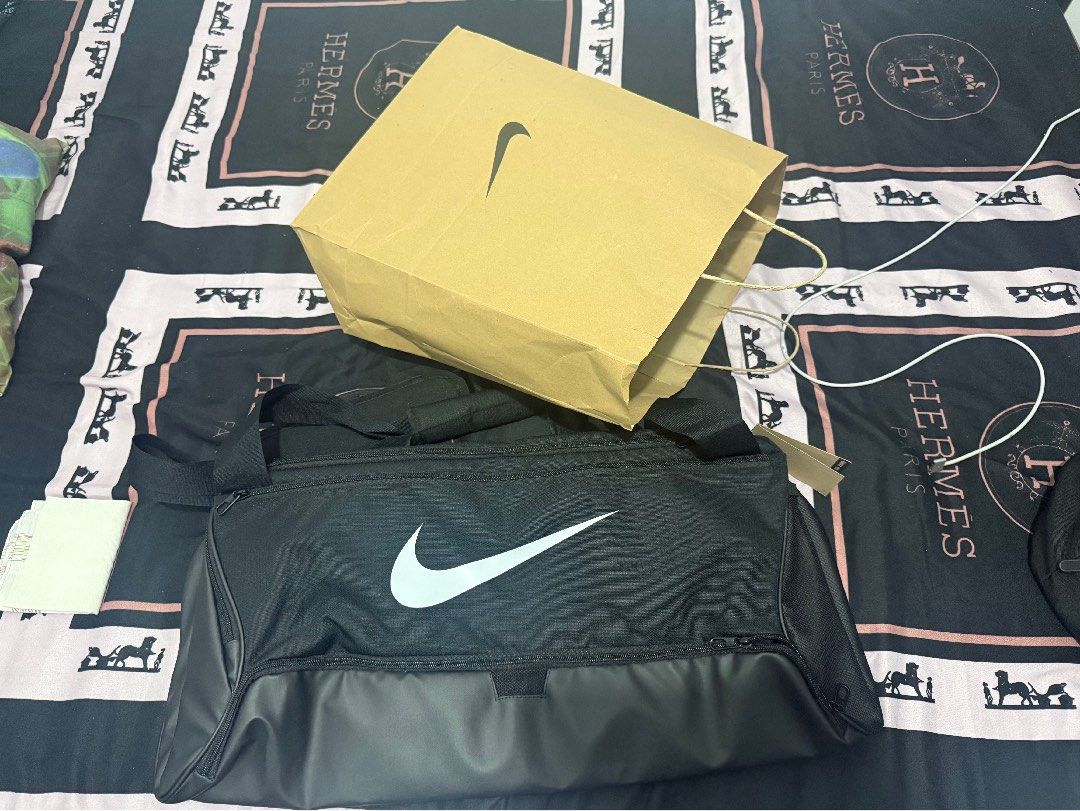 Nike Brasilia Training Duffel Bag Black Medium (Category: Sling Bags) located in Manila. Submitted by arelef (Listing ID 1469901971, Image 1). Description: - Brand new, never used with original tags still attached - Authentic black Nike duffel bag featuring a bold white swoosh logo - Spacious interior perfect for gym gear, sports equipment, or travel clothes - Built with durable handles and secure, heavy-duty zippers - Includes original paper sho