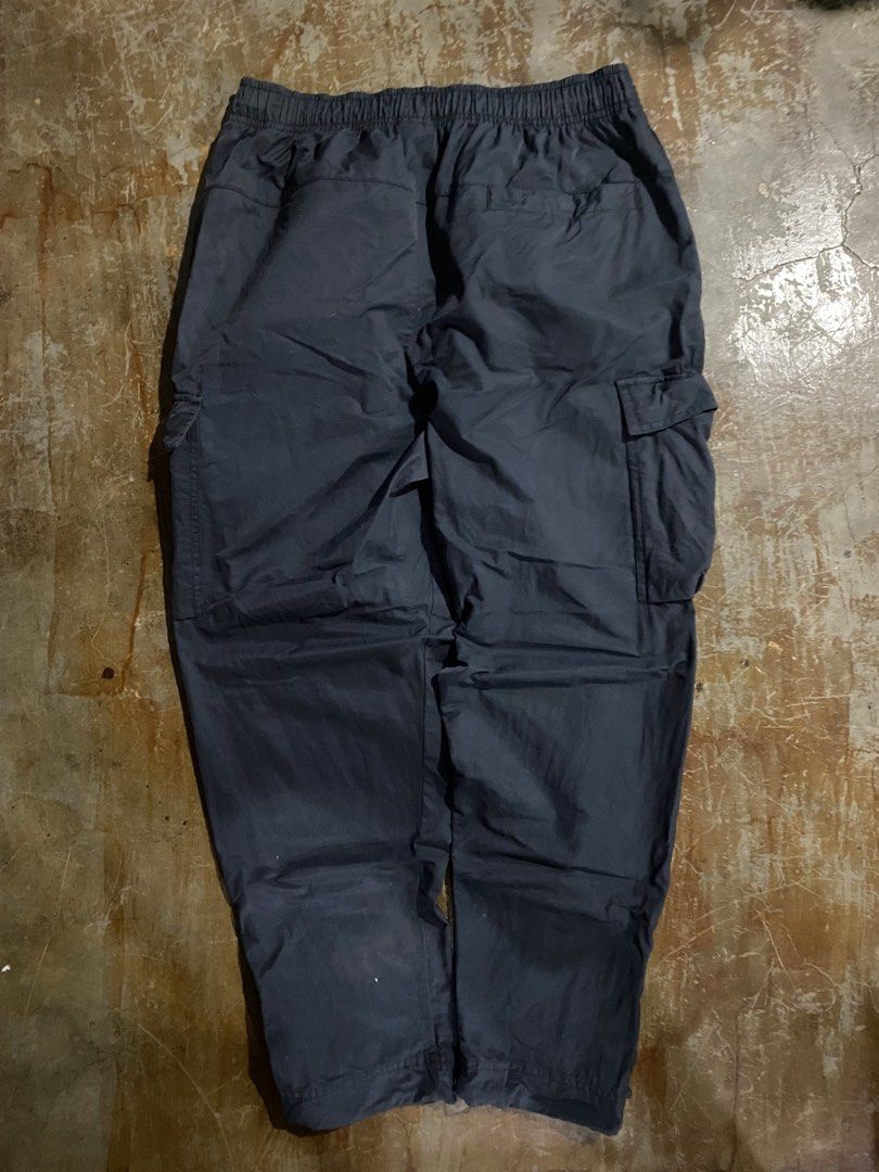 Nike Cargo Pants Black Size L (Category: Joggers) located in Manila. Submitted by gabrielpolicarpio_ (Listing ID 1469819777, Image 2). Description: - Brand: Nike - Item: Utility Cargo Pants - Color: Black - Size: Large (L) - Material: 62% Cotton, 38% Nylon - Features: Drawstring waistband, adjustable ankle toggles, multiple side utility pockets - Condition: Clean, tags intact.