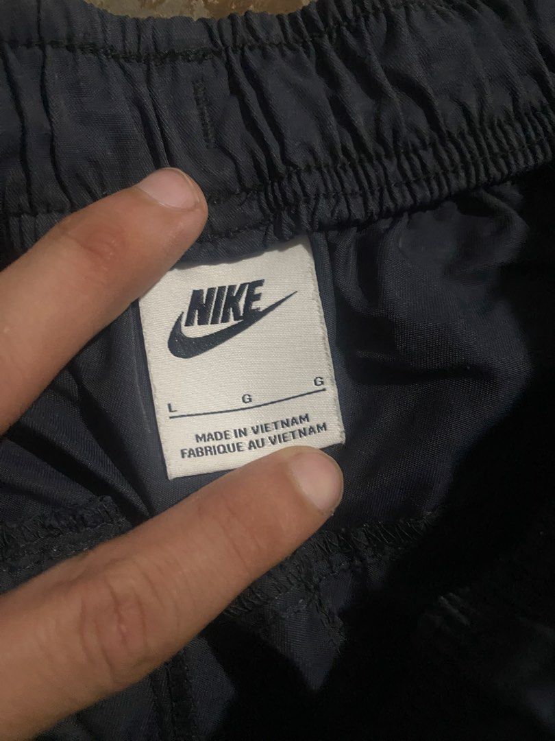 Nike Cargo Pants Black Size L (Category: Joggers) located in Manila. Submitted by gabrielpolicarpio_ (Listing ID 1469819777, Image 3). Description: - Brand: Nike - Item: Utility Cargo Pants - Color: Black - Size: Large (L) - Material: 62% Cotton, 38% Nylon - Features: Drawstring waistband, adjustable ankle toggles, multiple side utility pockets - Condition: Clean, tags intact.