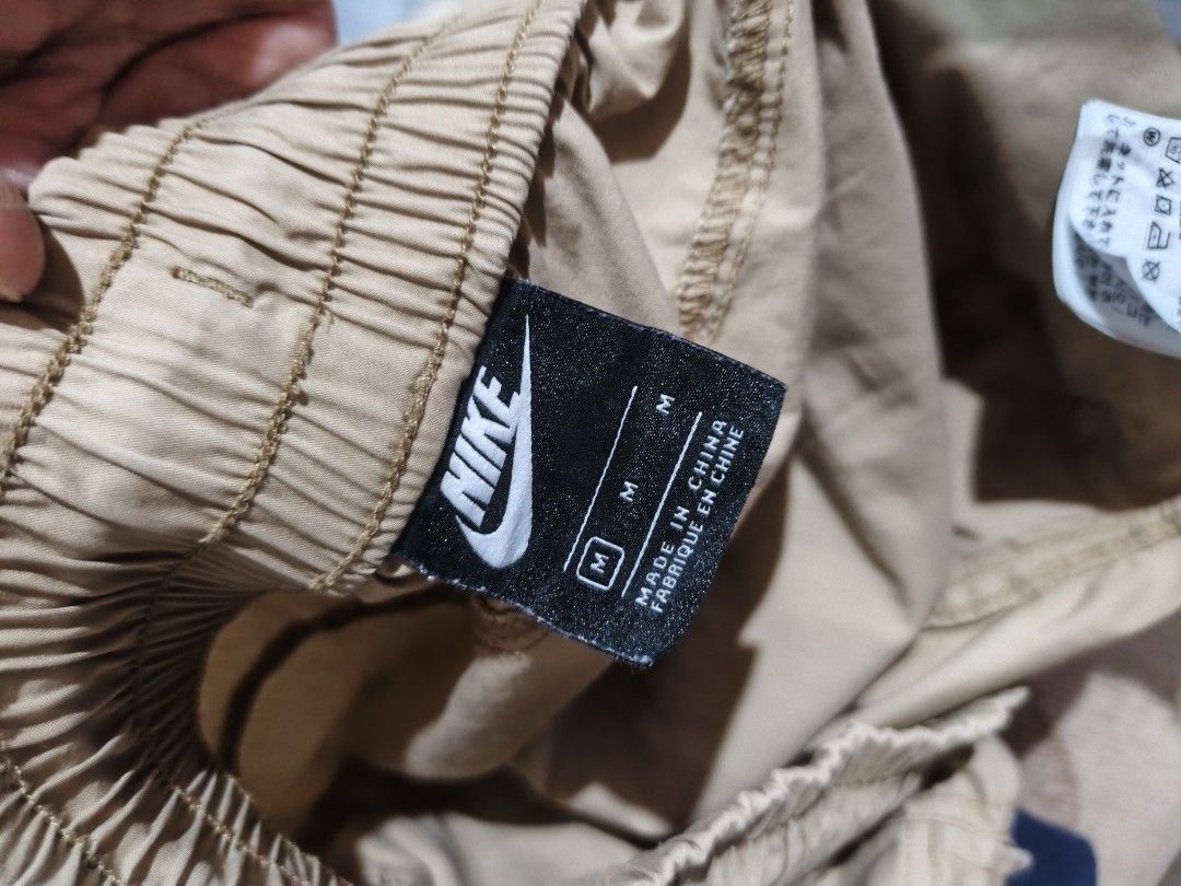 NIKE CARGO SHORT (Category: Shorts) located in Tagum. Submitted by danelle_closet1106 (Listing ID 1469791098, Image 3). Description: EXCELLENT SIZE:MEDIUM WASH NA READY TO USE ISSUE:STAIN SEE LAST PICS.