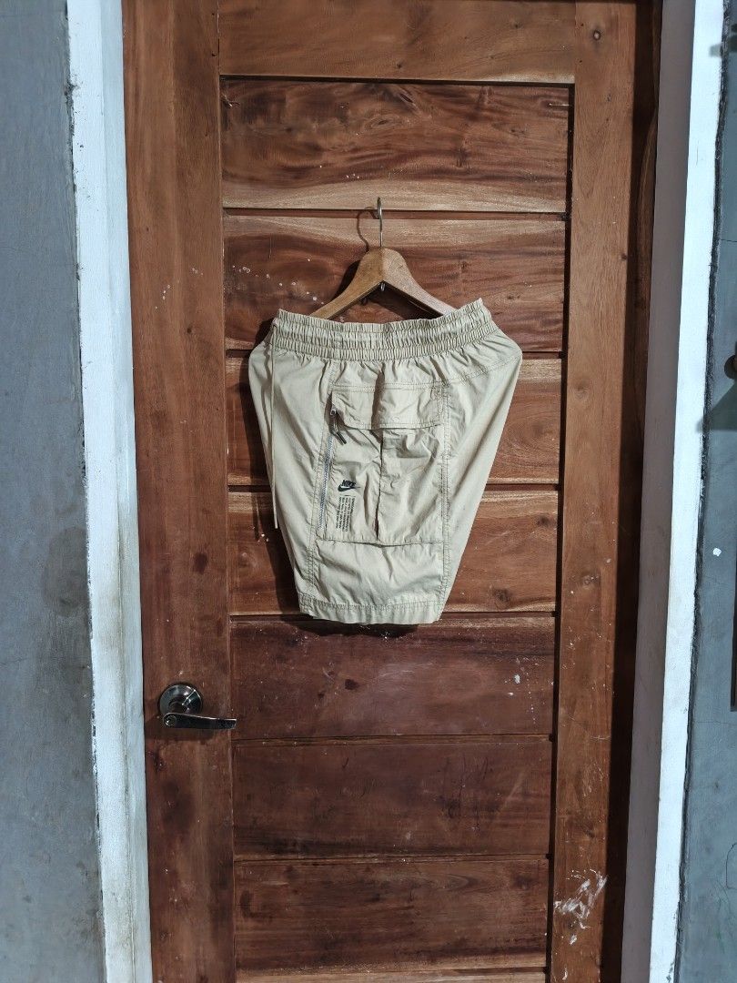 NIKE CARGO SHORT (Category: Shorts) located in Tagum. Submitted by danelle_closet1106 (Listing ID 1469791098, Image 1). Description: EXCELLENT SIZE:MEDIUM WASH NA READY TO USE ISSUE:STAIN SEE LAST PICS.