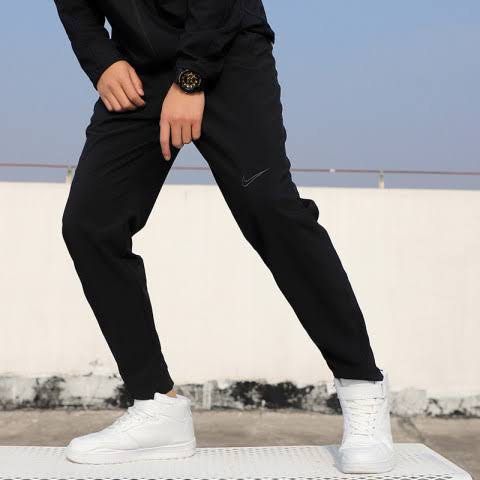 Nike Dna Woven Trouser (Category: Joggers) located in Manila. Submitted by earlylifecrisis (Listing ID 1469873338, Image 1). Description: Sz XL Condition 9/10 Measure it by inch Waist 14 Length 40 Leg Opening 6.5 •Refund / Returns not allowed allowed •Please do check the dimensions size on labels sometimes are not accurate on the sizing •Ask me before purchasing.