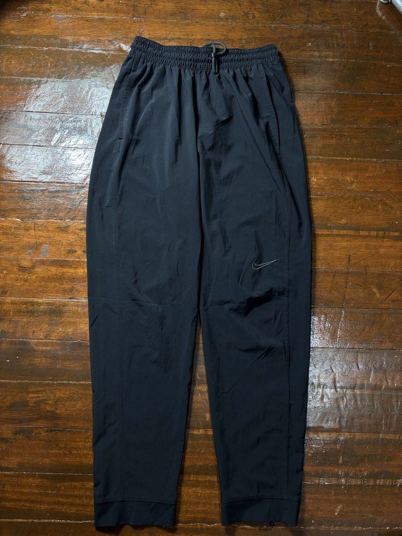 Nike Dna Woven Trouser (Category: Joggers) located in Manila. Submitted by earlylifecrisis (Listing ID 1469873338, Image 2). Description: Sz XL Condition 9/10 Measure it by inch Waist 14 Length 40 Leg Opening 6.5 •Refund / Returns not allowed allowed •Please do check the dimensions size on labels sometimes are not accurate on the sizing •Ask me before purchasing.