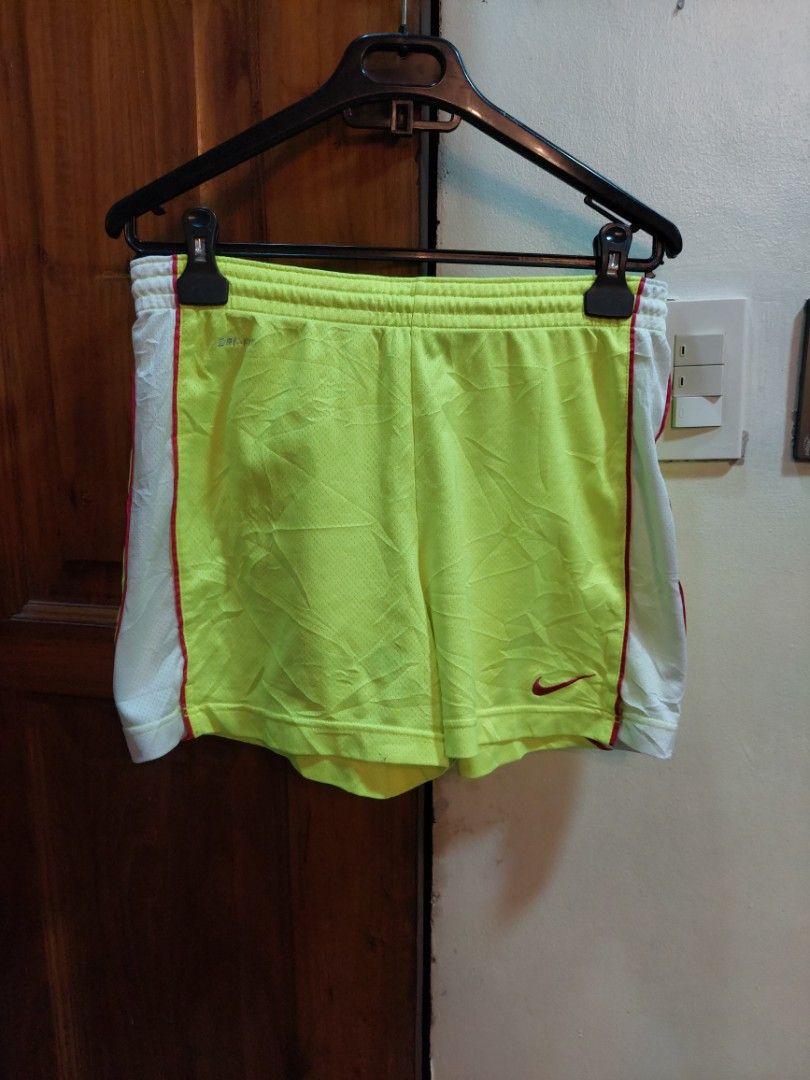NIKE DRI FIT JERSEY SHORTS (Category: Activewear) located in San Pedro. Submitted by cyanide.slug.cat (Listing ID 1469864270, Image 1). Description: medium 30-36" waist 14" length like new but may very very faint color transfer.