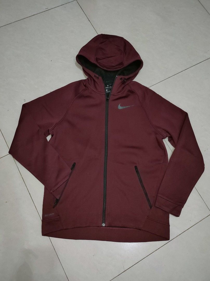 NIKE DRIFIT HOODIE ❤️ (Maroon) (Category: Coats, Jackets and Outerwear) located in Baguio. Submitted by jathriftx (Listing ID 1469873138, Image 1). Description: NIKE DRIFIT HOODIE ❤️ (Maroon) Large Good as new 👌 980 only.