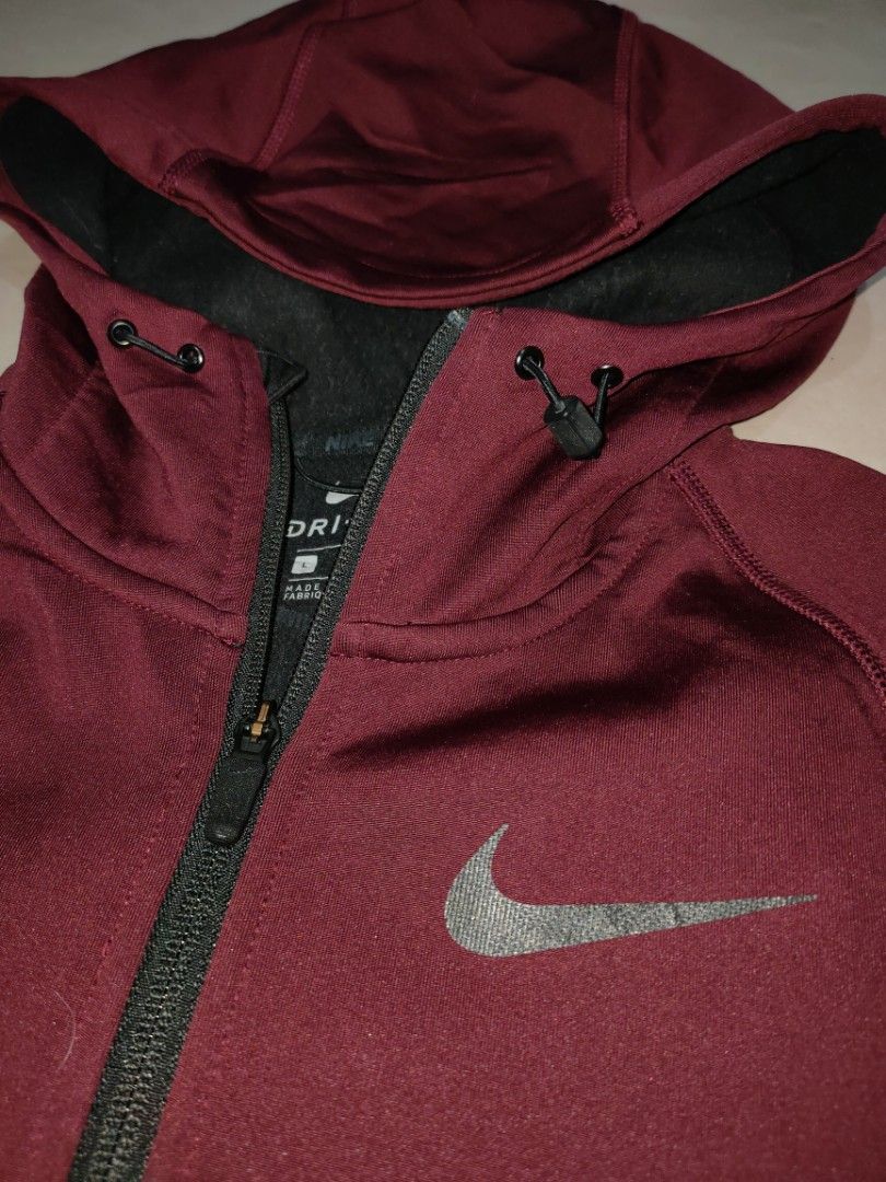NIKE DRIFIT HOODIE ❤️ (Maroon) (Category: Coats, Jackets and Outerwear) located in Baguio. Submitted by jathriftx (Listing ID 1469873138, Image 2). Description: NIKE DRIFIT HOODIE ❤️ (Maroon) Large Good as new 👌 980 only.