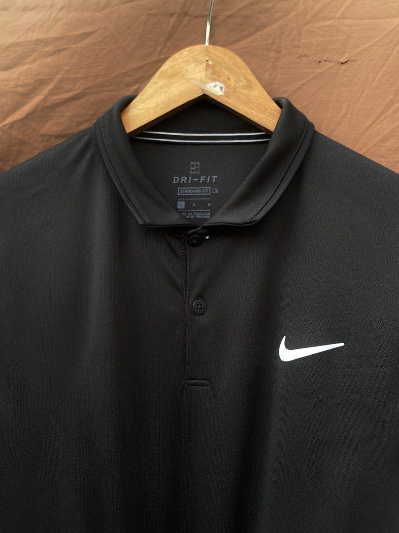 Nike Drifit Polo shirt (Category: Tshirts & Polo Shirts ) located in Antipolo. Submitted by treasurethings02 (Listing ID 1469794493, Image 2). Description: Nike Drift Polo Shirt Excellent Condition 9.6/10 CR Dimensions 21W/27L Medium Black color Photo Details🫶🏻.