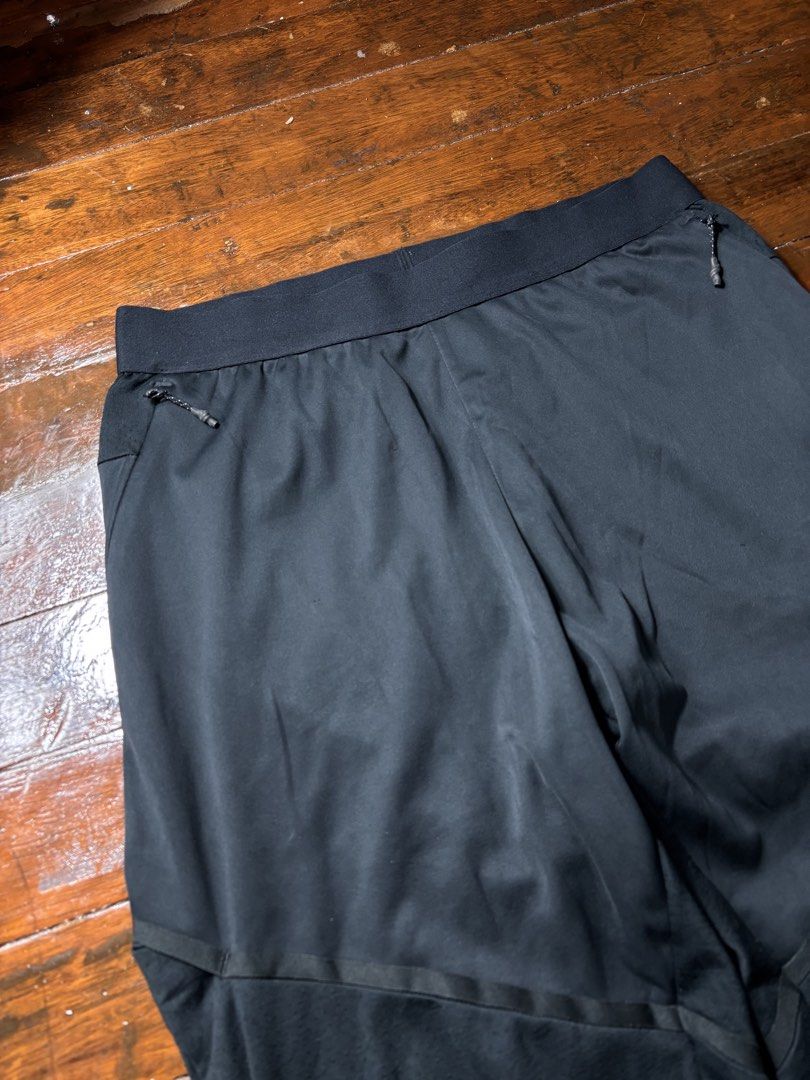 Nike Dry Pant Converse (Category: Joggers) located in Manila. Submitted by earlylifecrisis (Listing ID 1469872037, Image 3). Description: Sz XL Condition 9/10 Measure it by inch Waist 16 Length 37.5 Leg Opening 5.2 •Refund / Returns not allowed allowed •Please do check the dimensions size on labels sometimes are not accurate on the sizing •Ask me before purchasing.