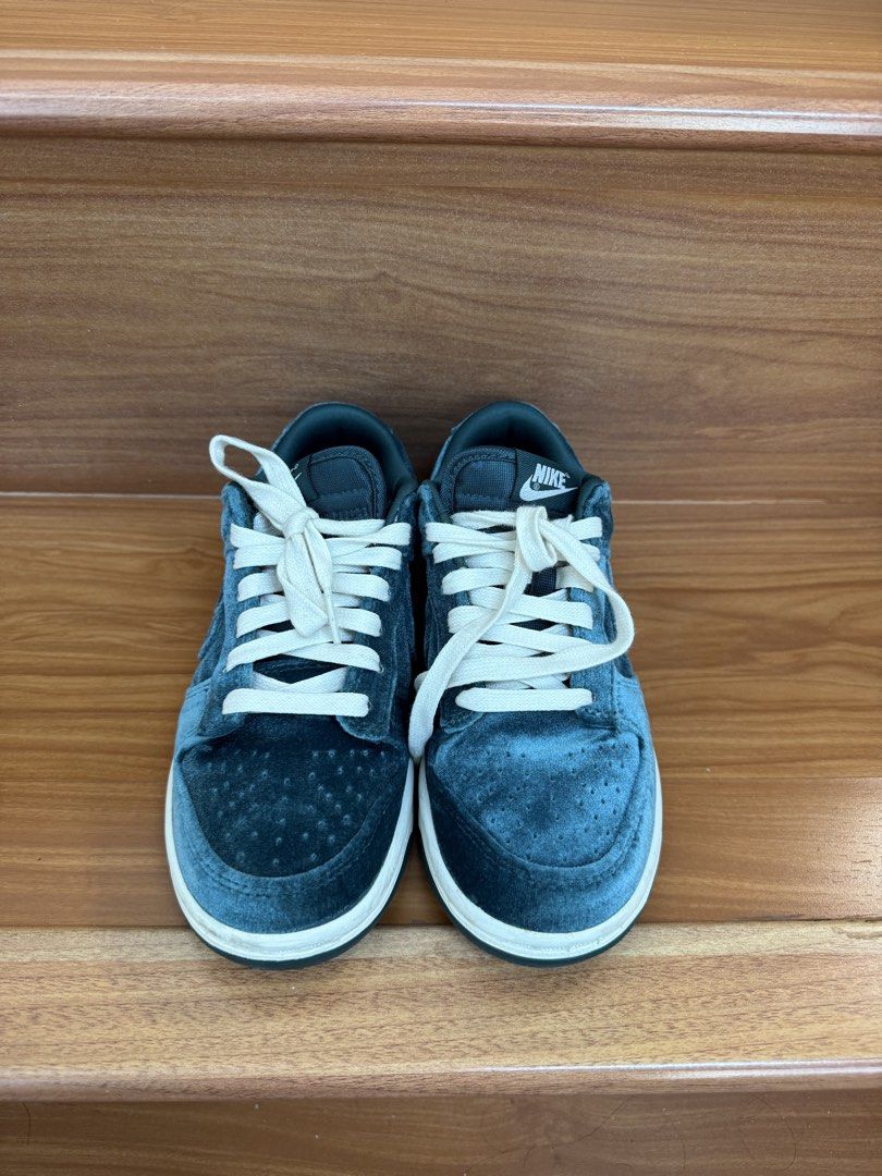 Nike Dunks (Category: Sneakers) located in Manila. Submitted by declutter.with.vi (Listing ID 1469808144, Image 1). Description: Brand: Nike Color: Suede Green Size: 5.5 Conditio: 10/10.