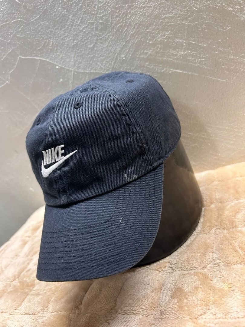 NIKE EMBRO LOGO (Category: Caps & Hats) located in Caloocan City. Submitted by vntgxlocalsph (Listing ID 1469910864, Image 3). Description: COLOR RATE : 9 ISSUE : NEED WASH / MIN PAINT STAIN .