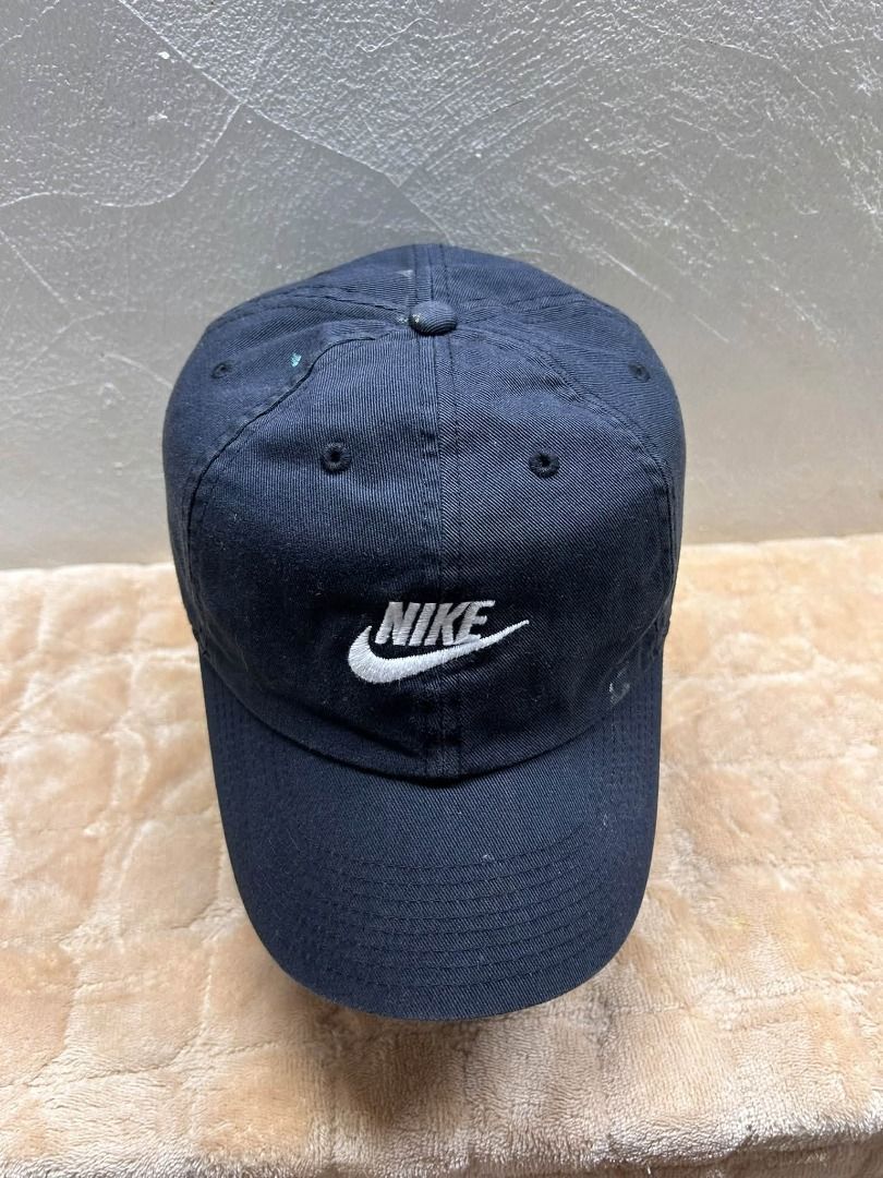 NIKE EMBRO LOGO (Category: Caps & Hats) located in Caloocan City. Submitted by vntgxlocalsph (Listing ID 1469910864, Image 2). Description: COLOR RATE : 9 ISSUE : NEED WASH / MIN PAINT STAIN .