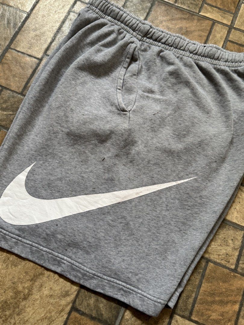 Nike Gray Big Swoosh Short (Category: Shorts) located in Manila. Submitted by dathriftt (Listing ID 1469821153, Image 3). Description: NIKE GRAY BIG SWOOSH SHORT Waist: Freewaist (With Lace) Length: 21 Thigh: 17.5 Hem: 15 -Good Condition -Colorrate: 9.8/10 -Complete Tags & Washtags -Issue: minimal stains, hairlines.
