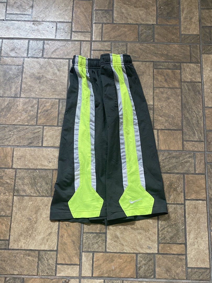 Nike Green Baller Shorts (Category: Shorts) located in Manila. Submitted by dathriftt (Listing ID 1469822418, Image 3). Description: NIKE GREEN BALLER SHORT Waist: Freewaist (With Lace) Length: 22 Thigh: 14 Hem: 12.5 -Excellent Condition -Colorrate: 9.8/10 -Issue: none -Complete Tags & Washtags.