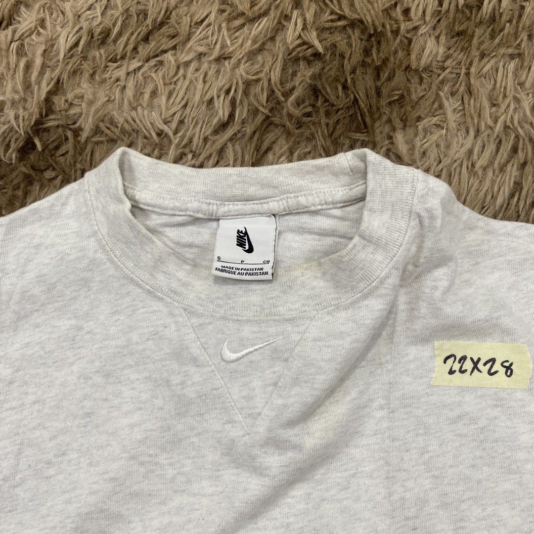 Nike grey v-notch t-shirt (Category: Tshirts & Polo Shirts ) located in Cagayan de Oro. Submitted by sepamorash53558 (Listing ID 1469794959, Image 2). Description: - Brand: Nike - Color: Grey Heather - Size: Small (S) - Dimensions: 22" Pit to Pit x 28" Length - Material: 100% Cotton (Made in Pakistan) - Details: V-notch collar, small embroidered chest swoosh - Condition: Great for daily casual wear -.