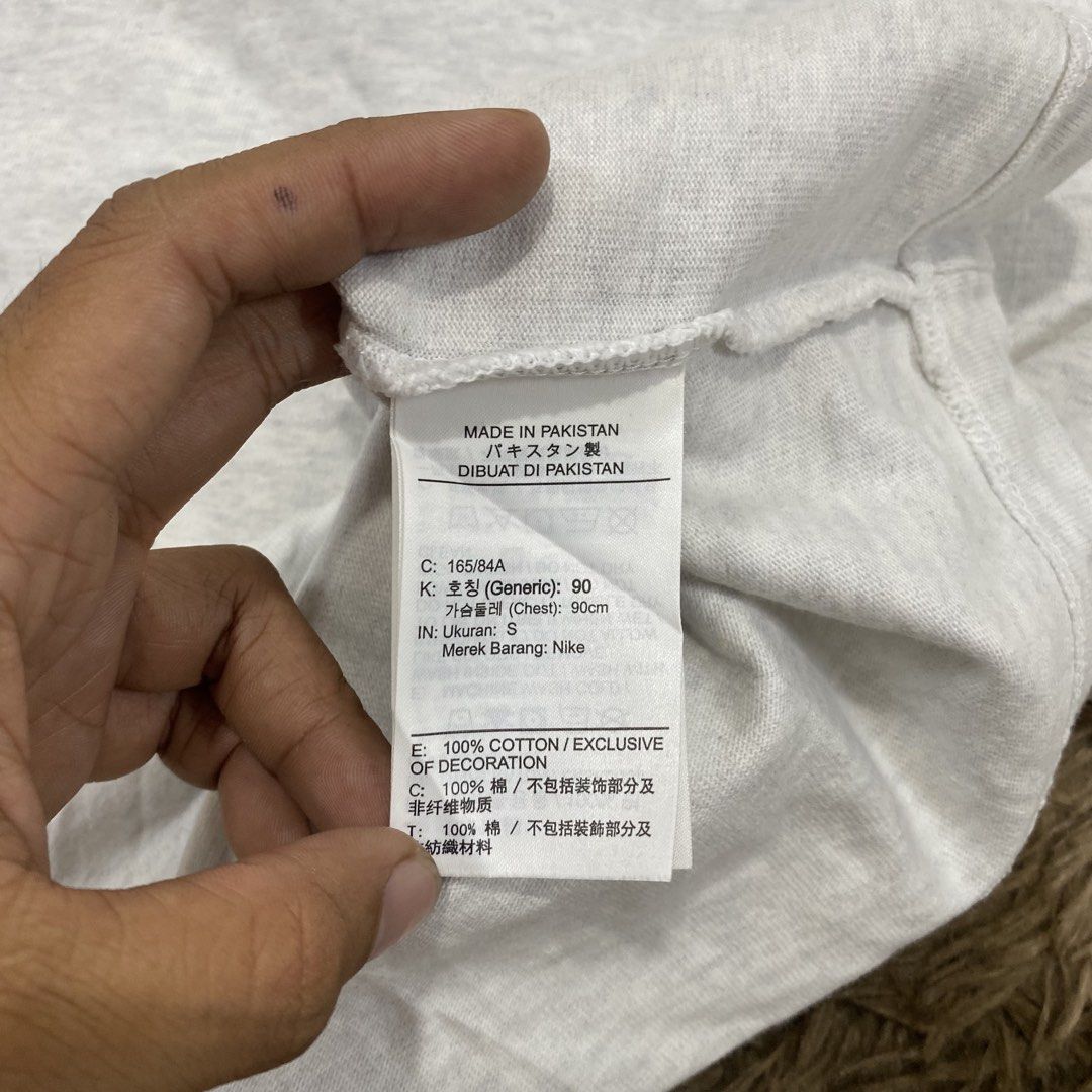 Nike grey v-notch t-shirt (Category: Tshirts & Polo Shirts ) located in Cagayan de Oro. Submitted by sepamorash53558 (Listing ID 1469794959, Image 3). Description: - Brand: Nike - Color: Grey Heather - Size: Small (S) - Dimensions: 22" Pit to Pit x 28" Length - Material: 100% Cotton (Made in Pakistan) - Details: V-notch collar, small embroidered chest swoosh - Condition: Great for daily casual wear -.