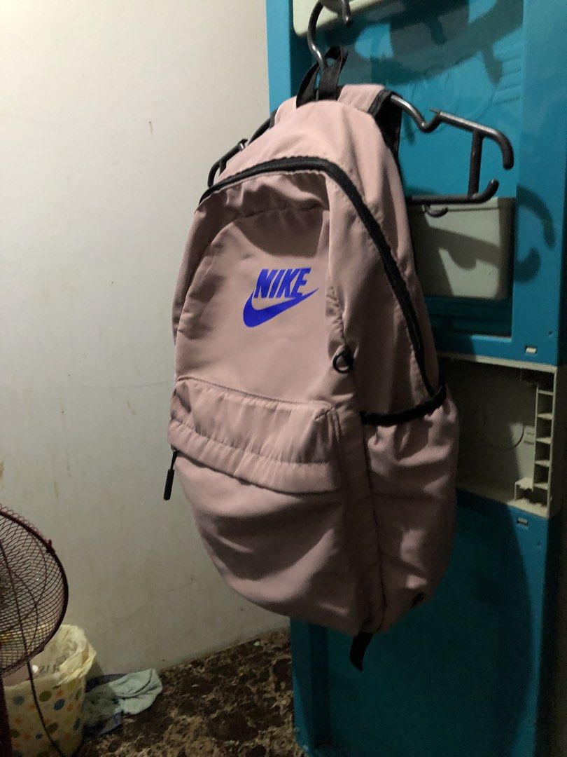 Nike Heritage Backpack — Mauve / Purple Logo (Category: Backpacks) located in San Juan, La Union. Submitted by declutteringog7 (Listing ID 1469941272, Image 2). Description: 🎒 Nike Heritage Backpack — Mauve / Purple Logo 💰 Price: ₱350 lp 📝 Details: • Brand: Nike- Premium C0py only • Model: Heritage Backpack • Color: Dusty Mauve / Pinkish Purple with Royal Blue Swoosh Logo • Material: Durable lightweight polyester • Condition: Preloved — very g