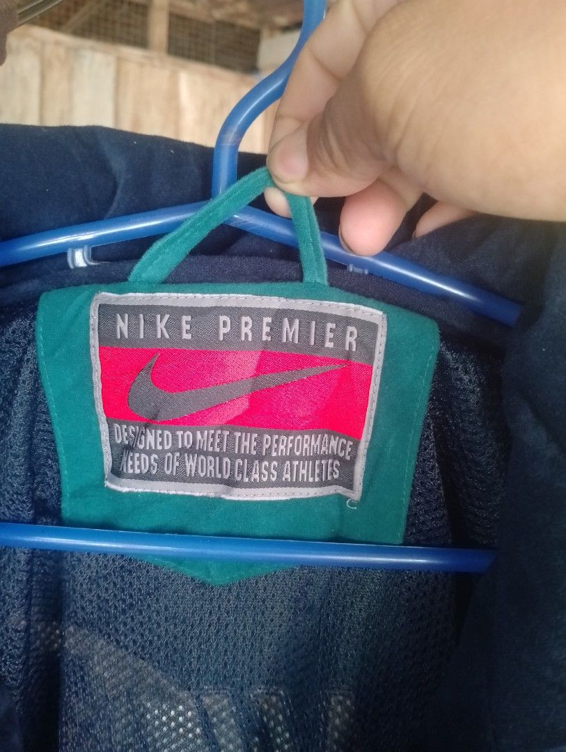 Nike jersey 90s (Category: Coats, Jackets and Outerwear) located in Manila. Submitted by zenfire_79f8a7 (Listing ID 1469794864, Image 2). Description: .