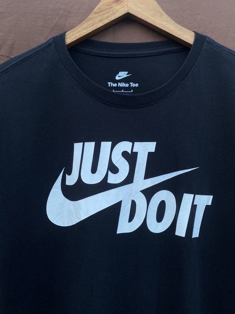Nike Just Do it Shirt (Category: Tshirts & Polo Shirts ) located in Antipolo. Submitted by treasurethings02 (Listing ID 1469777026, Image 2). Description: Nike Just Do It Shirt Excellent Condition 9.5/10 CR Dimensions 22W/28L Large fit Black Color Photo Details 🫶🏻.